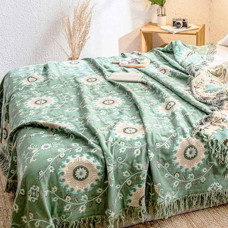 Reversible cotton throw with a medallion pattern and fringe - view 6
