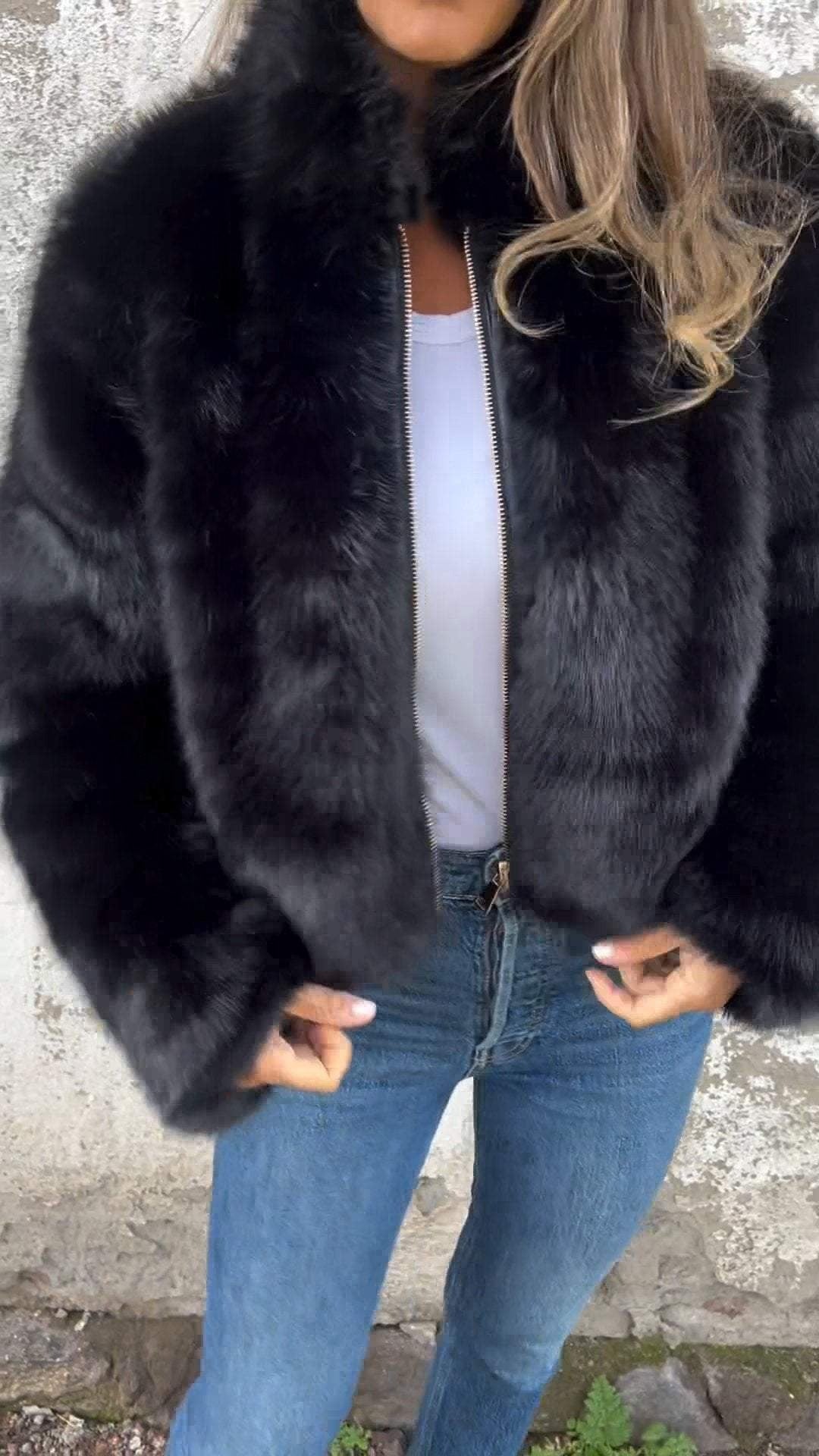 Women's cropped faux fur jacket with a stand collar and gold-tone zip - black