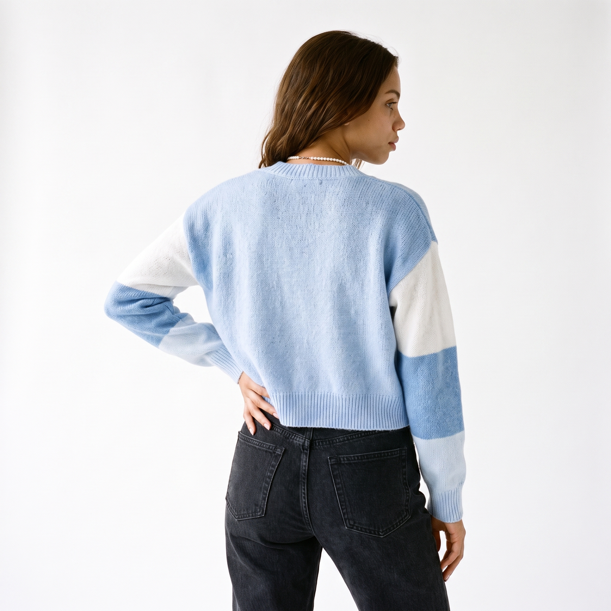Women's cropped open-front cardigan in colour block knit with balloon sleeves