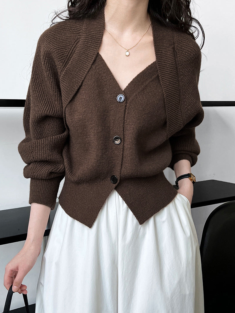 Women's cropped cardigan with a V-neck, wide ribbed collar and pointed hem - brown