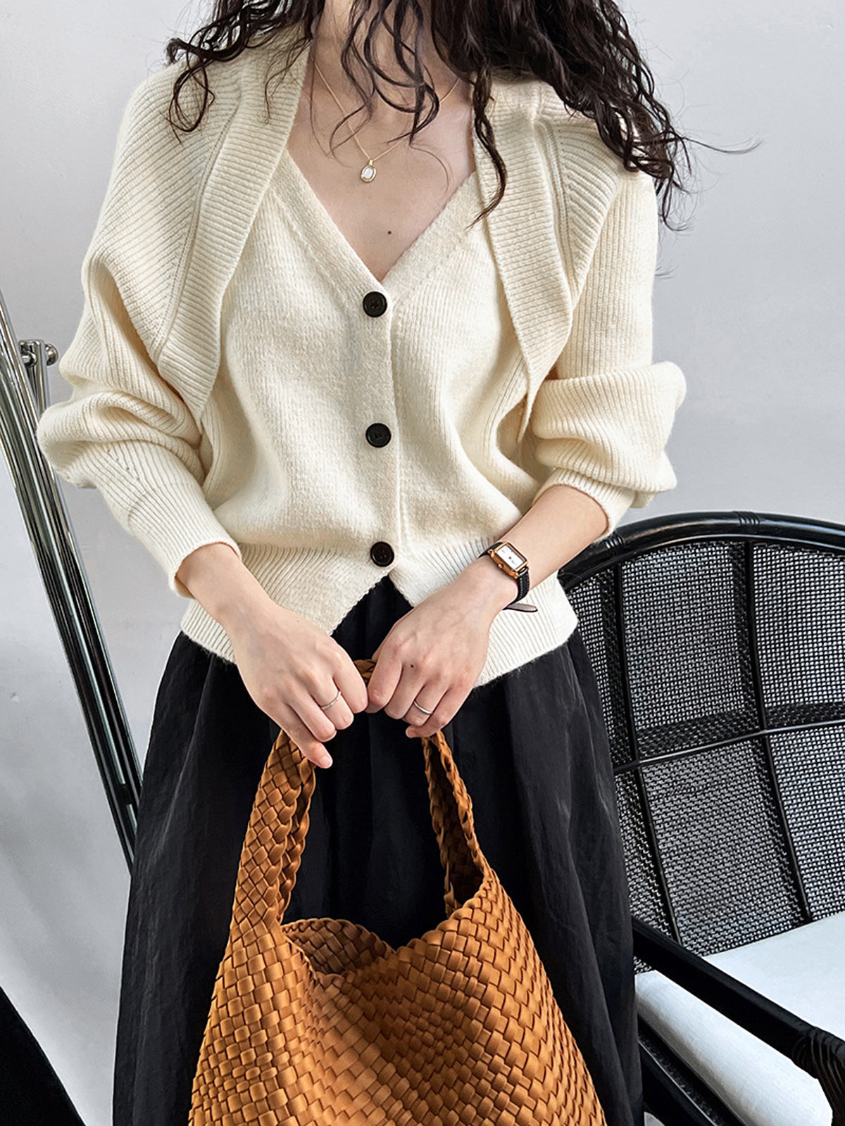 Women's cropped cardigan with a V-neck, wide ribbed collar and pointed hem - cream