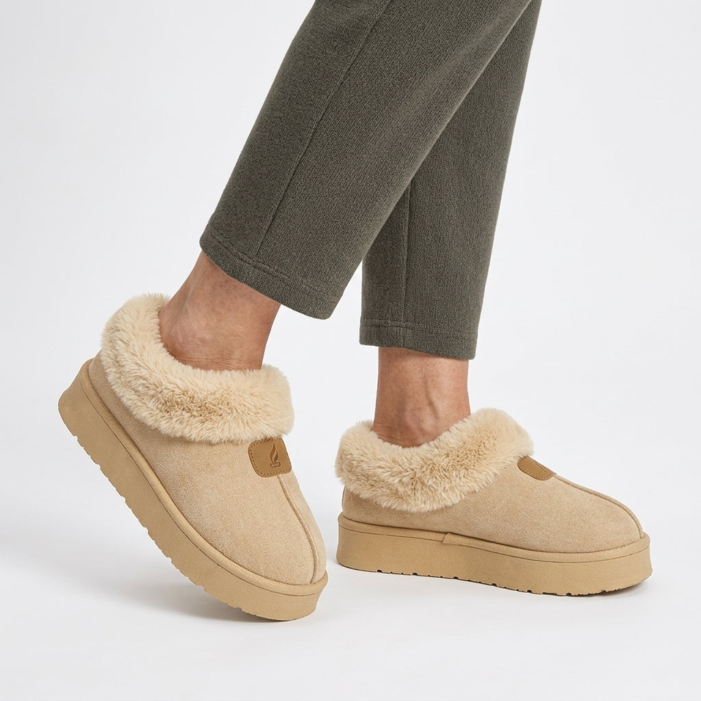 Women's platform slippers in a suede look with a fold-out faux fur collar