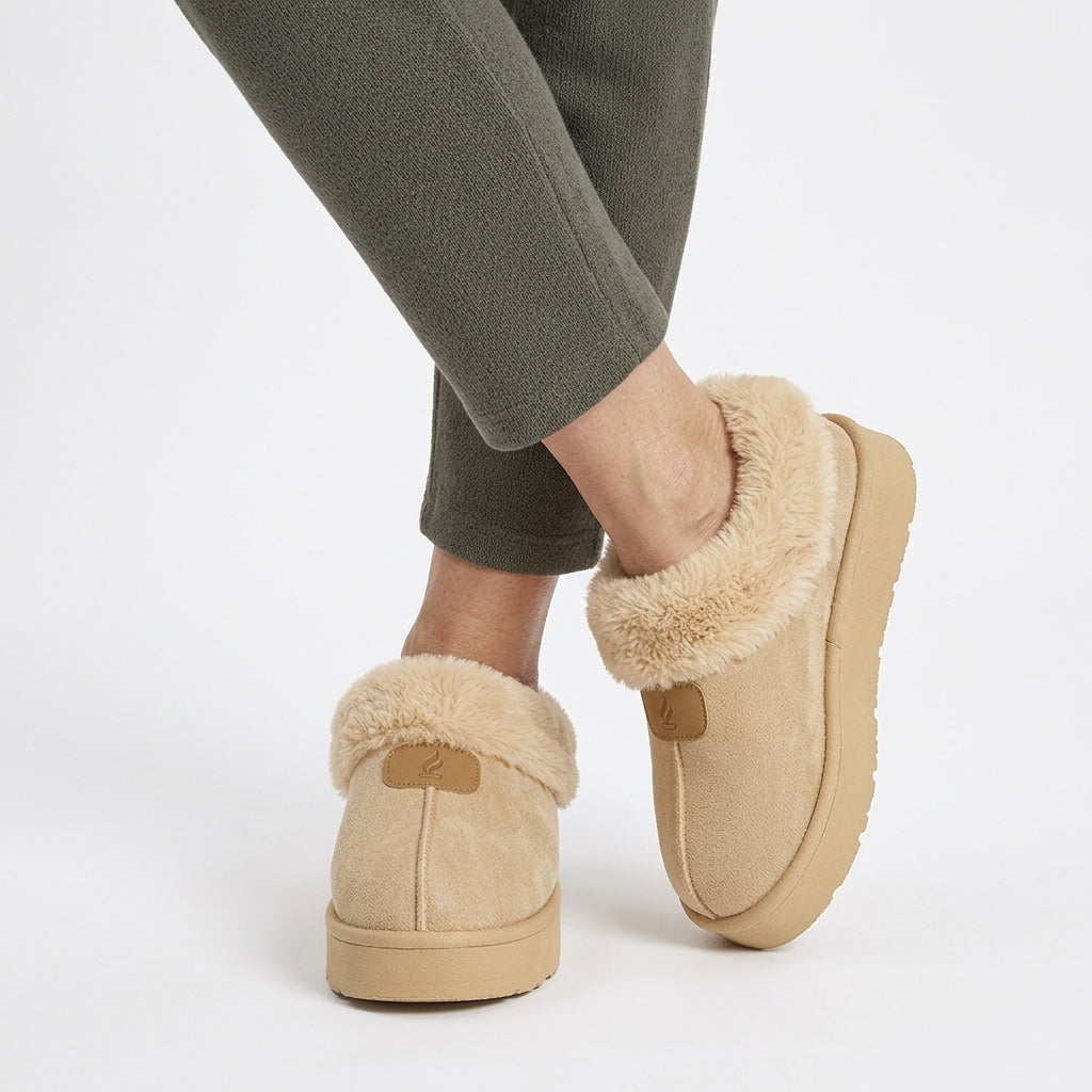 Women's platform slippers in a suede look with a fold-out faux fur collar