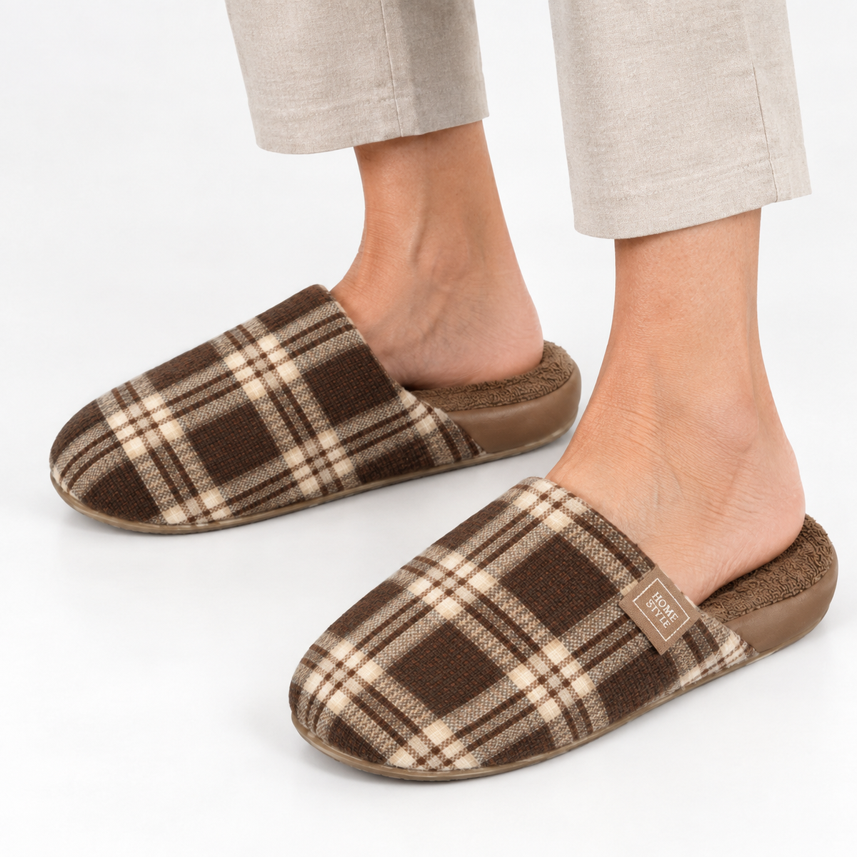 Unisex checked mule slippers with a fleece lining and a thick sole