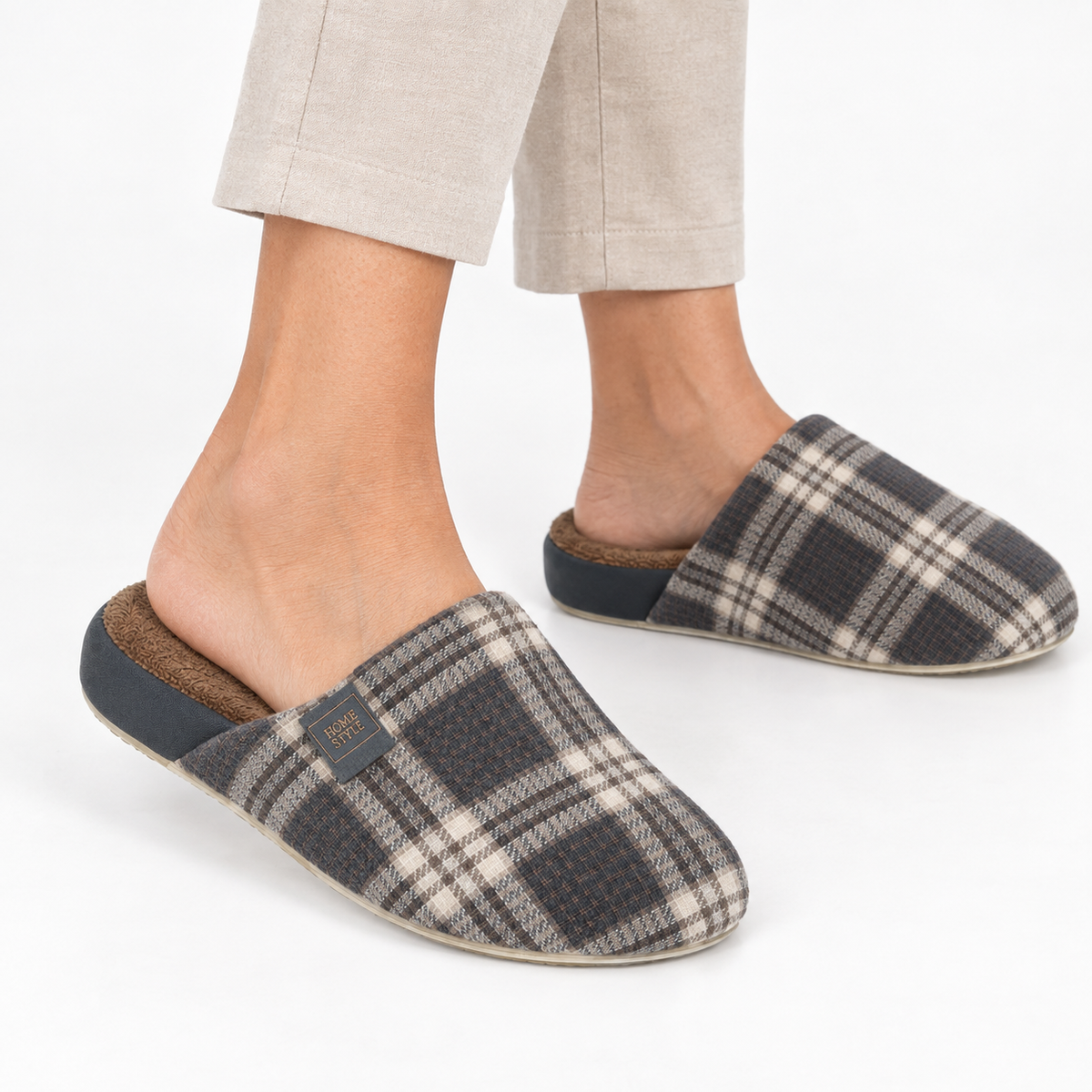 Unisex checked mule slippers with a fleece lining and a thick sole