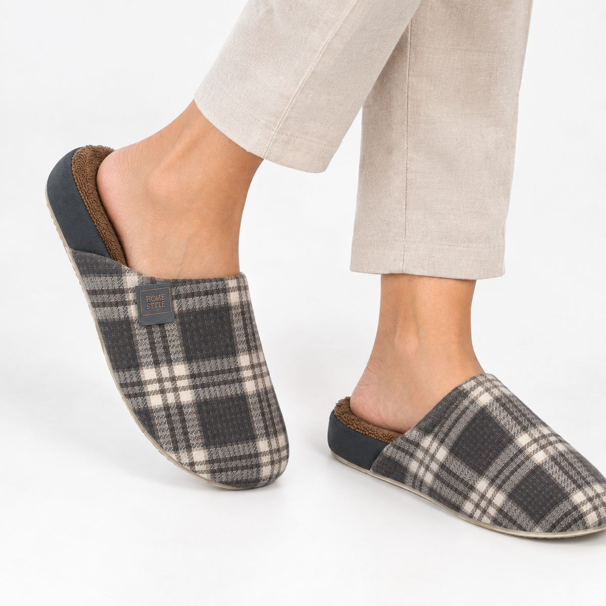 Unisex checked mule slippers with a fleece lining and a thick sole