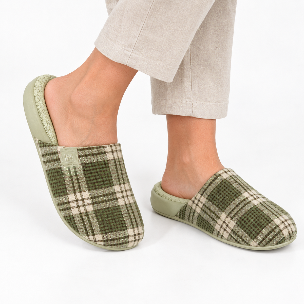 Unisex checked mule slippers with a fleece lining and a thick sole