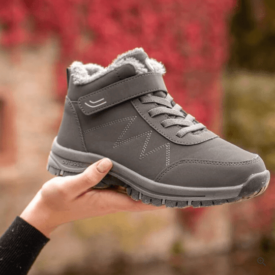 Unisex winter boots with a velcro strap over the lace and a fur lining