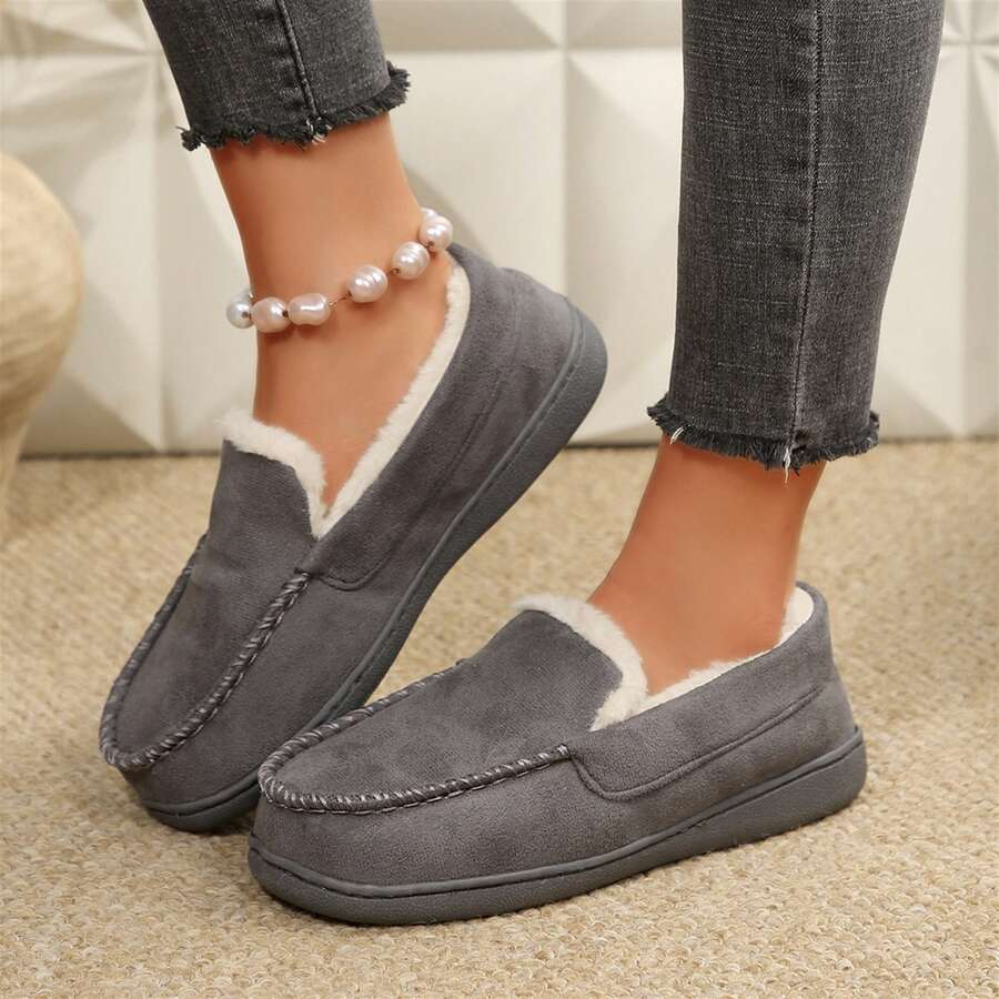 Women's fleece-lined moccasin loafers in a suede look
