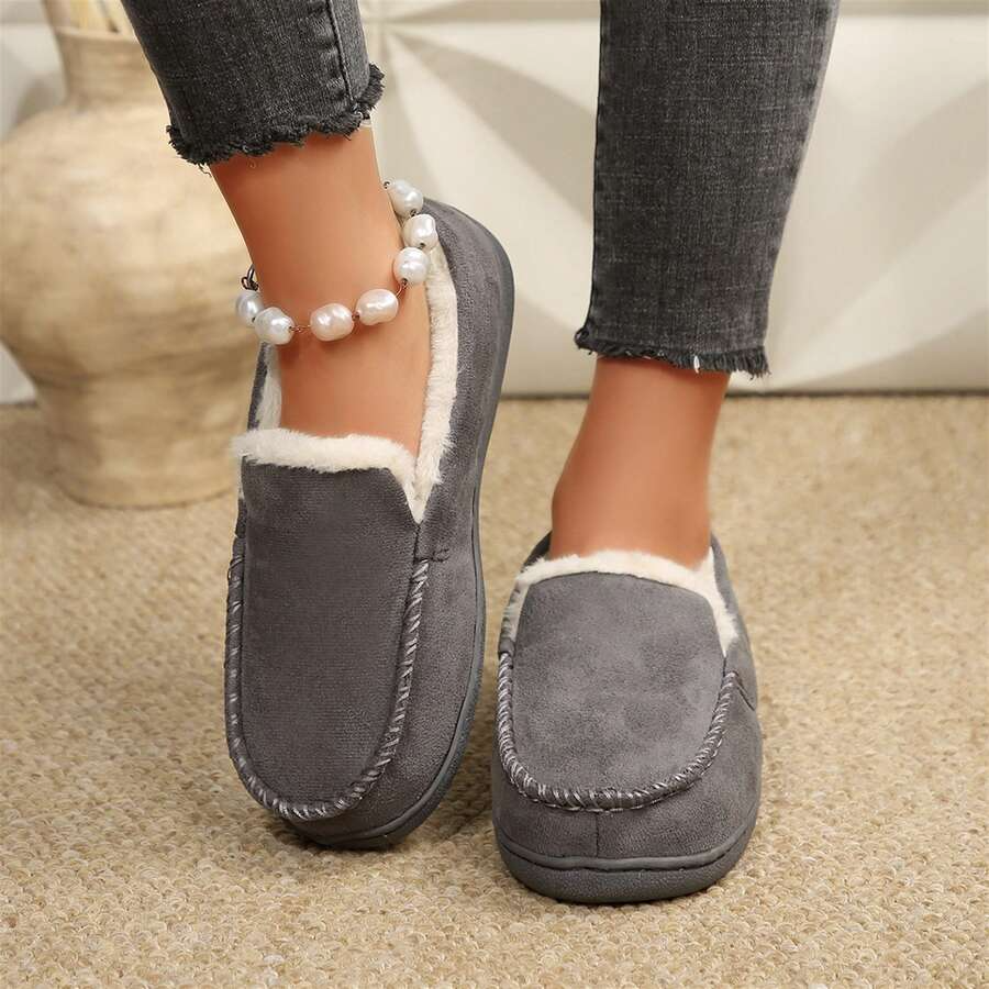 Women's fleece-lined moccasin loafers in a suede look