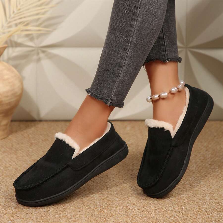 Women's fleece-lined moccasin loafers in a suede look