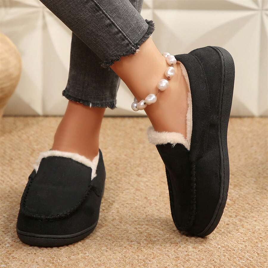 Women's fleece-lined moccasin loafers in a suede look
