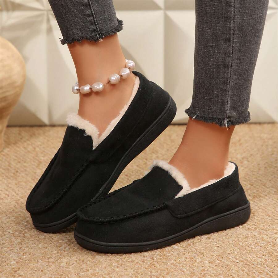 Women's fleece-lined moccasin loafers in a suede look