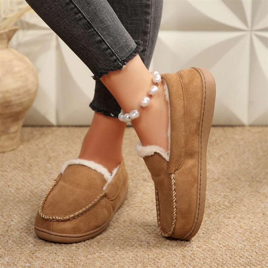Women's fleece-lined moccasin loafers in a suede look