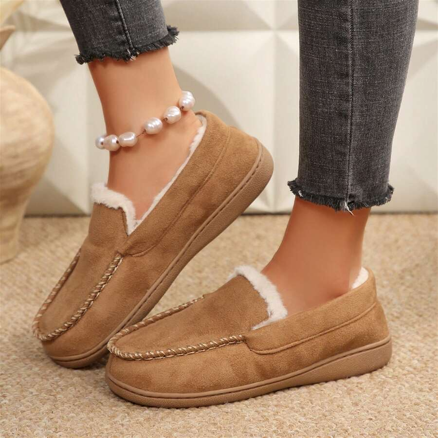 Women's fleece-lined moccasin loafers in a suede look