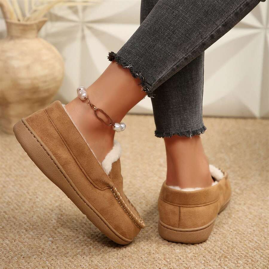 Women's fleece-lined moccasin loafers in a suede look
