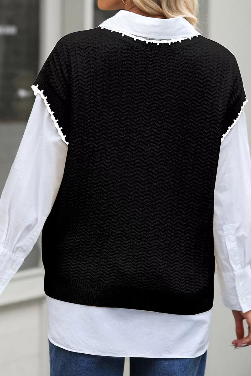 Women's textured cotton knitted vest - detail