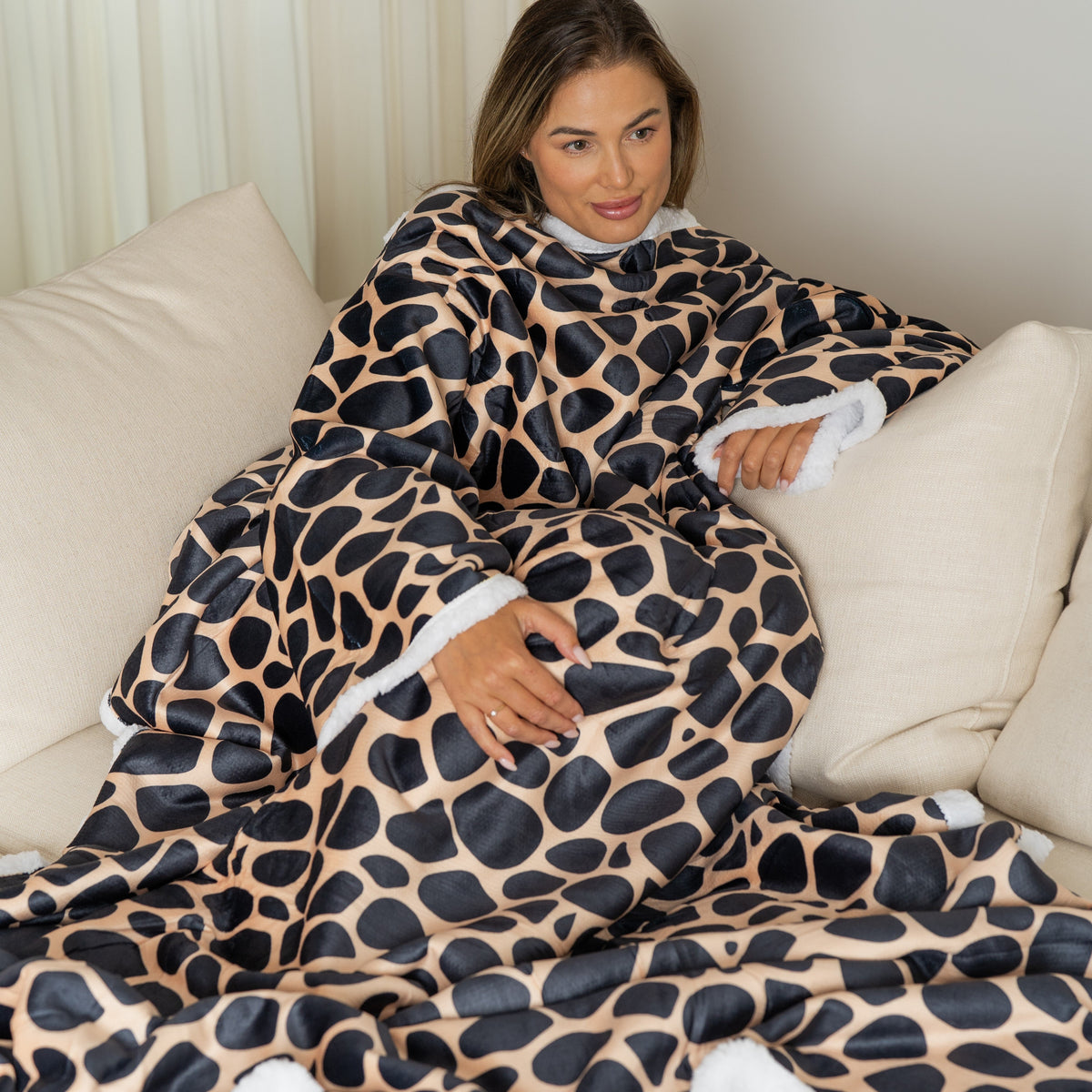 Giraffe Print Blanket with Sleeves and a Sherpa Lining