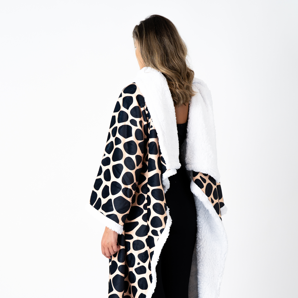 Giraffe Print Blanket with Sleeves and a Sherpa Lining