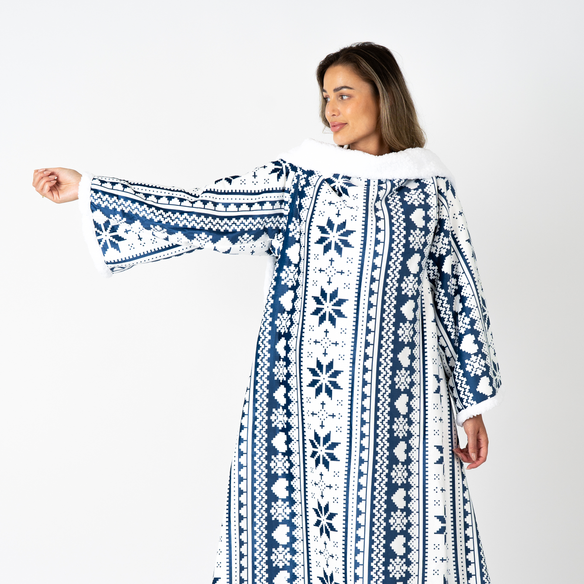 White and Blue Nordic Blanket with Sleeves and Sherpa