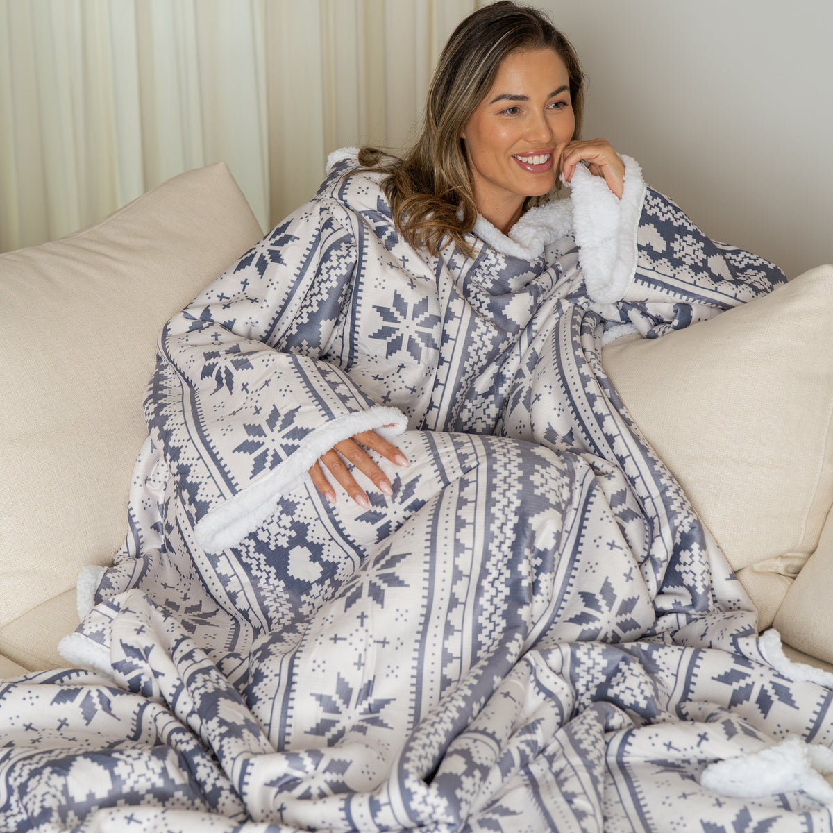 White and Grey Nordic Blanket with Sleeves and Sherpa