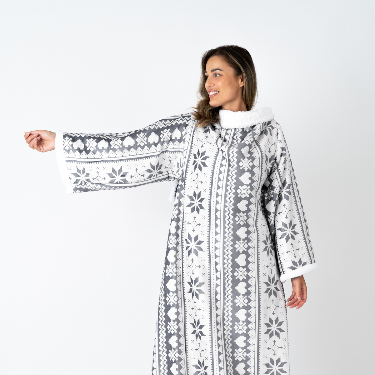 White and Grey Nordic Blanket with Sleeves and Sherpa