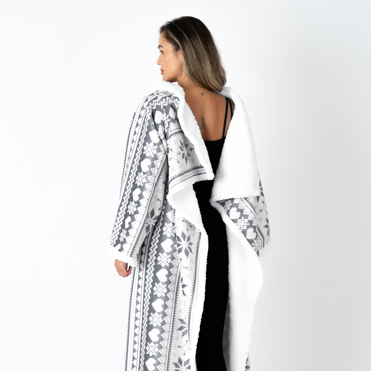 White and Grey Nordic Blanket with Sleeves and Sherpa