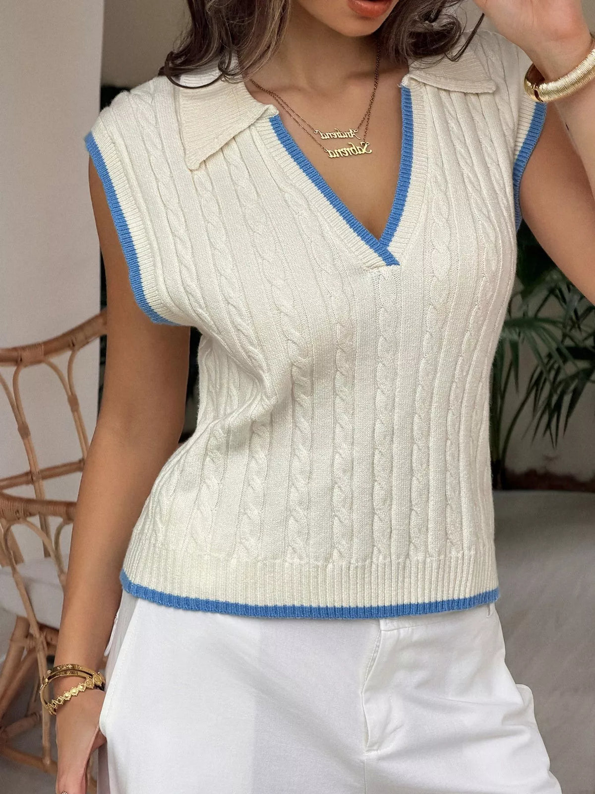 Women's cable knit polo knitted vest - detail