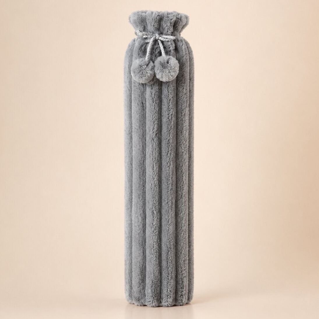 Extra long 83 cm hot water bottle with a plush cover and pompoms - grey ribbed