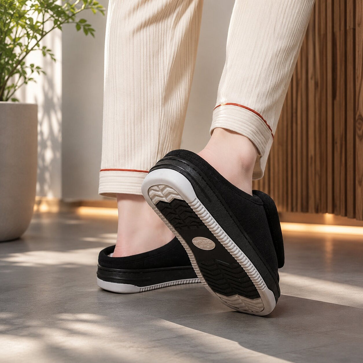 Extra wide open-toe slippers with an adjustable strap for women and men - view 3