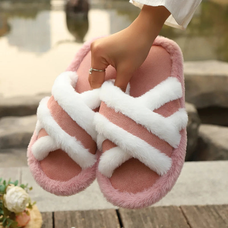 Mule slippers with crossed faux fur straps and a plush rim - pink
