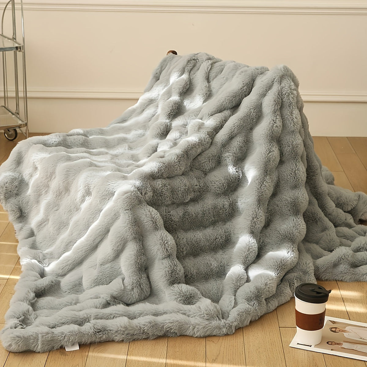 Faux fur throw with a soft bubble texture - grey