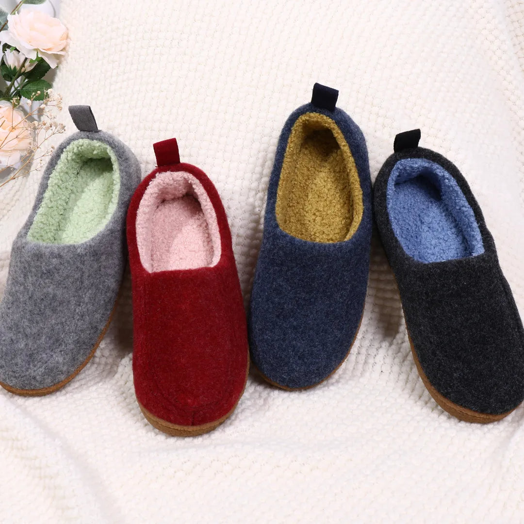 Felt slippers with a teddy lining in a contrasting colour, heel loop and rubber sole - view 5