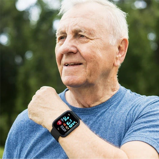 Man wearing the fitness smartwatch with a black strap