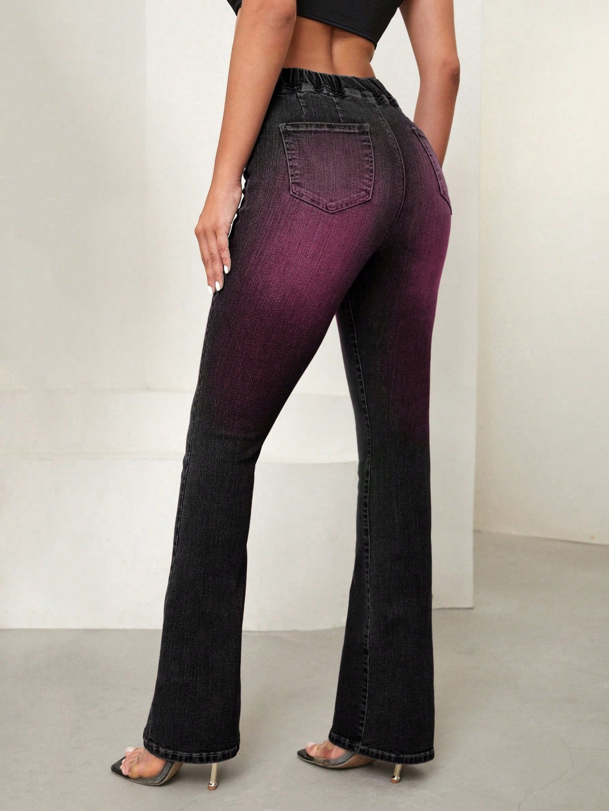Flared jeans for women with a V-shaped waistband and stretch - view 9