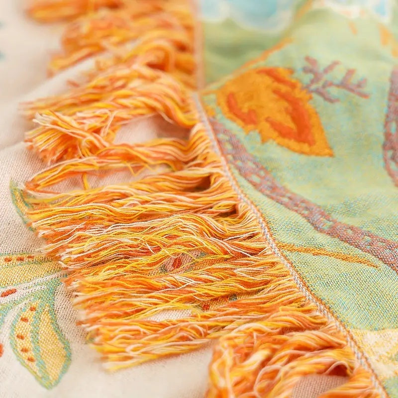 Reversible bedspread with a floral pattern and fringe - view 6