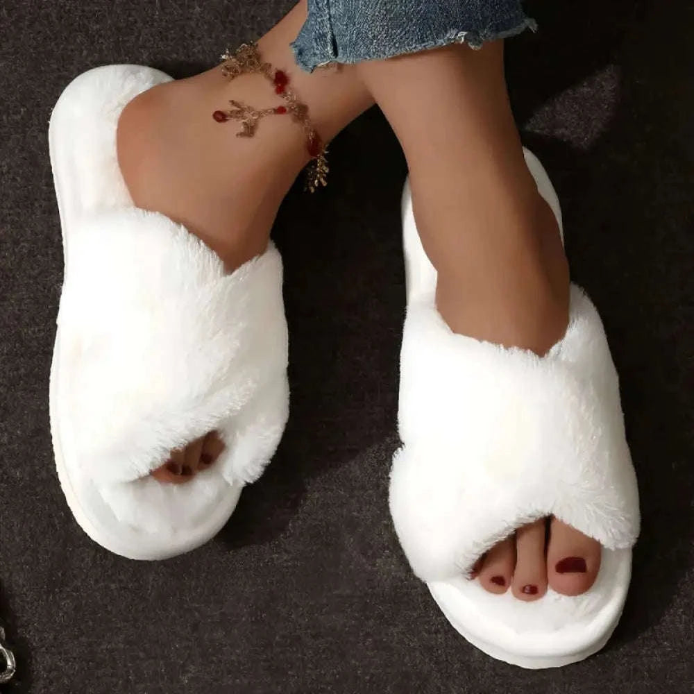 Fluffy slippers with crossed plush bands, open toe and memory foam footbed - white