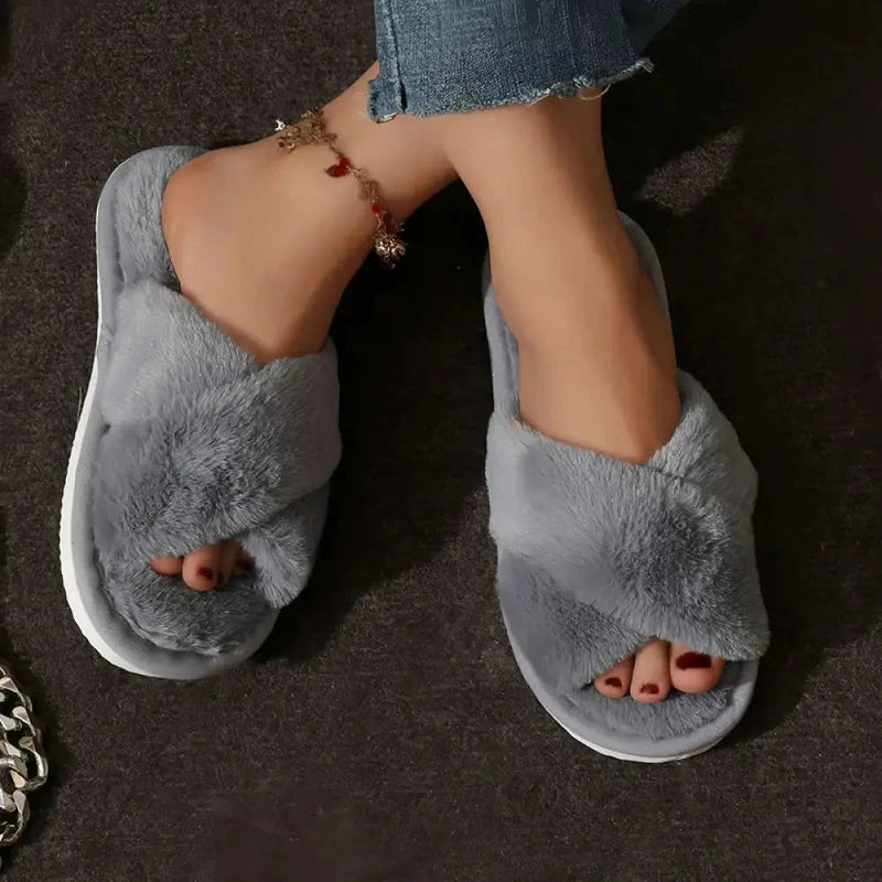 Fluffy slippers with crossed plush bands, open toe and memory foam footbed - grey