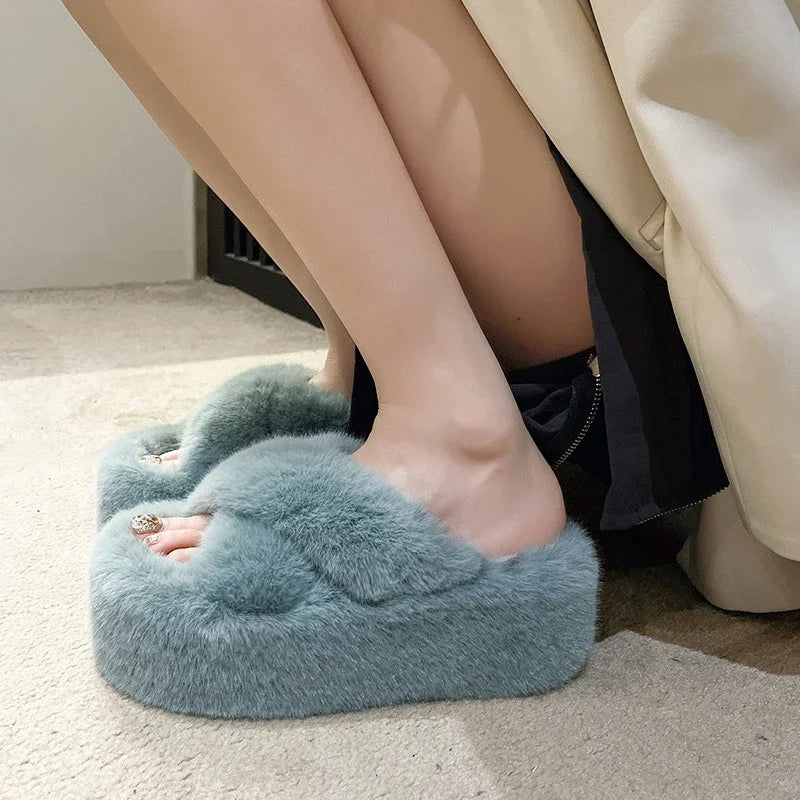 Slippers with crossed faux fur straps and a thick platform sole covered in plush - view 4