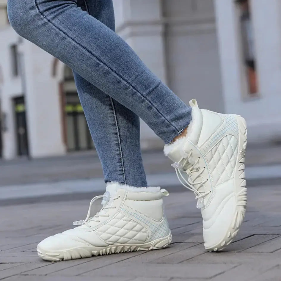 Unisex barefoot winter shoes with elastic laces and a wide toe box