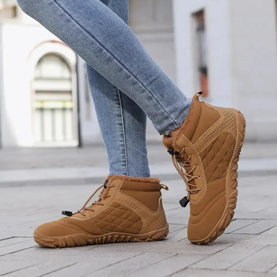 Unisex barefoot winter shoes with elastic laces and a wide toe box