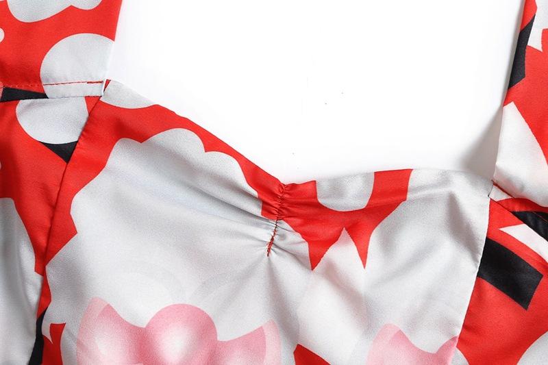 Women's halter-neck Christmas dress with sweetheart neckline and full skirt