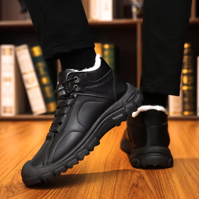 Lace-up winter boots with a rubber toe bumper and a plush lining
