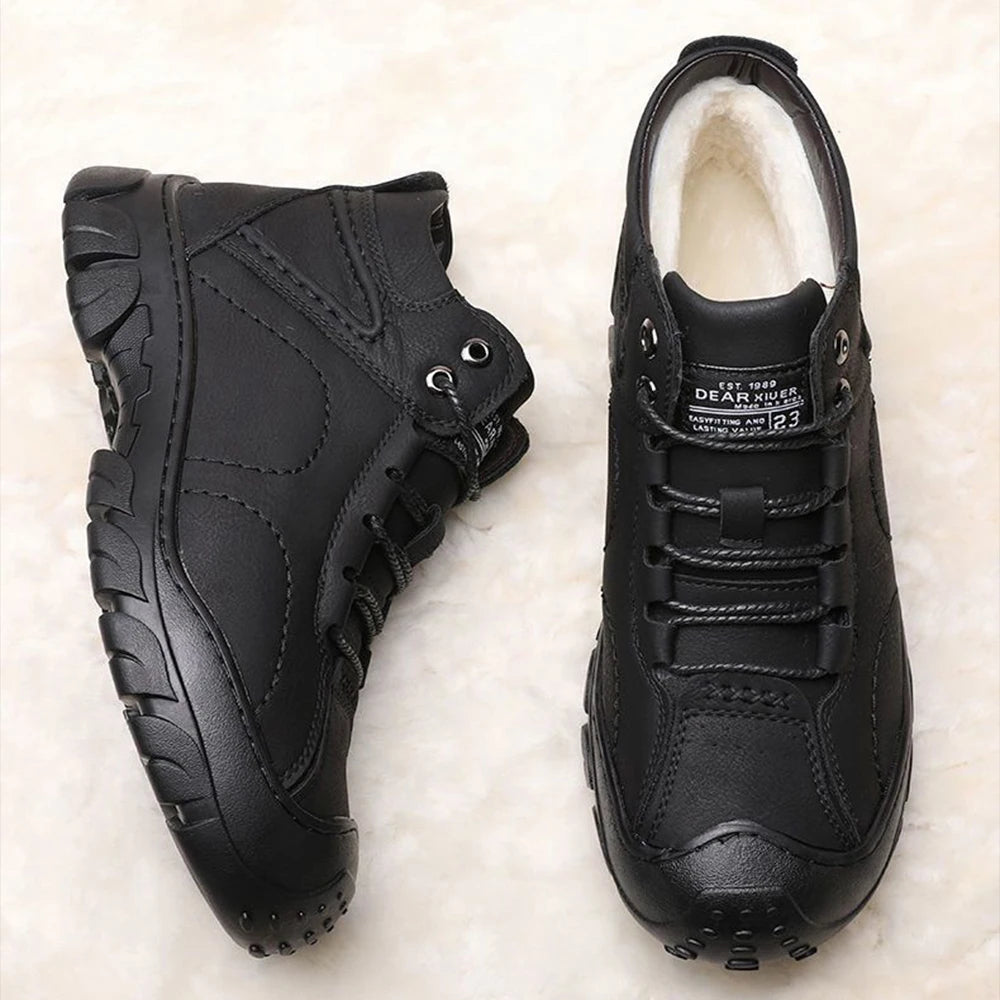High-top winter boots in a leather look with a padded collar and lug sole
