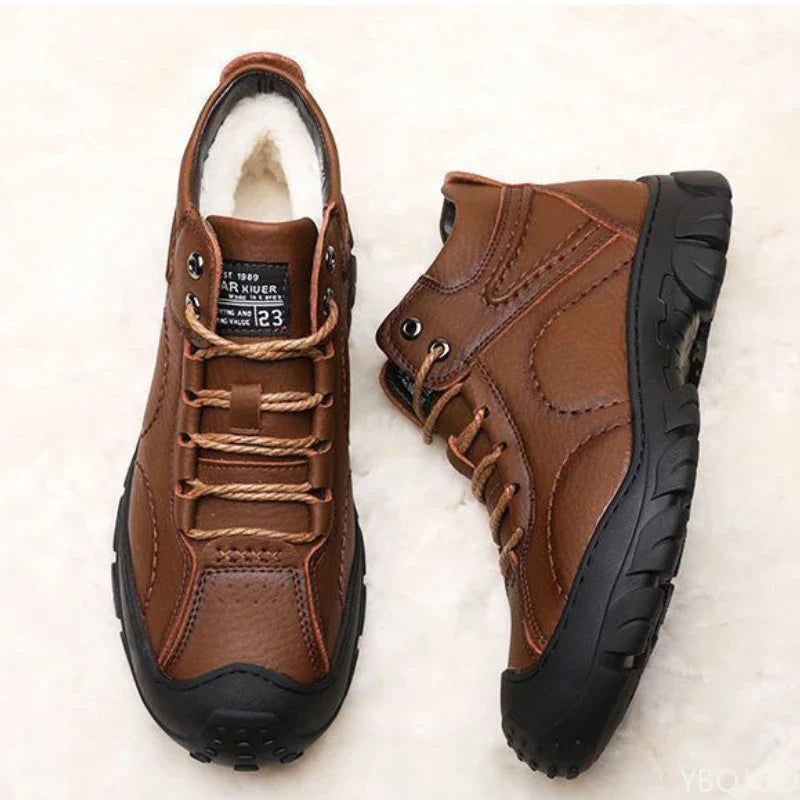 High-top winter boots in a leather look with a padded collar and lug sole