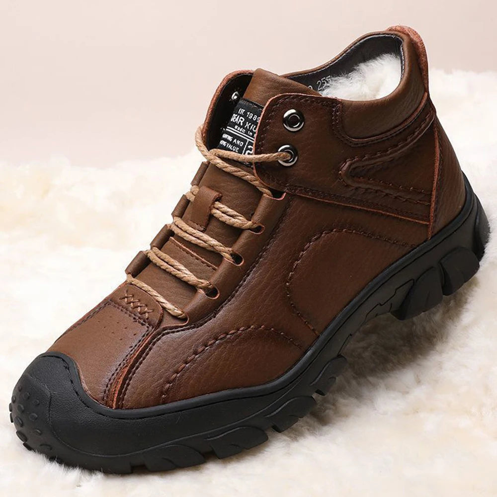 High-top winter boots in a leather look with a padded collar and lug sole