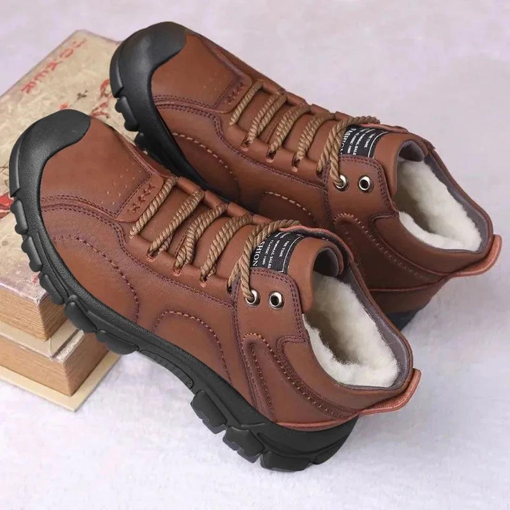 High-top winter boots in a leather look with a padded collar and lug sole