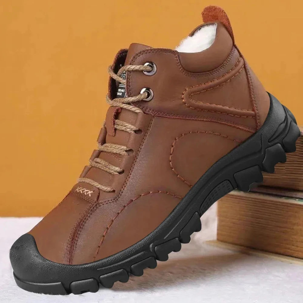 High-top winter boots in a leather look with a padded collar and lug sole