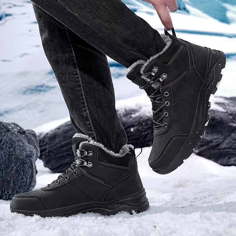 Winter hiking boots with a fleece collar, padded tongue and deep lug sole