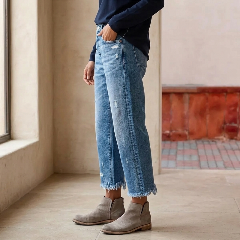 Women's cropped straight leg jeans - detail